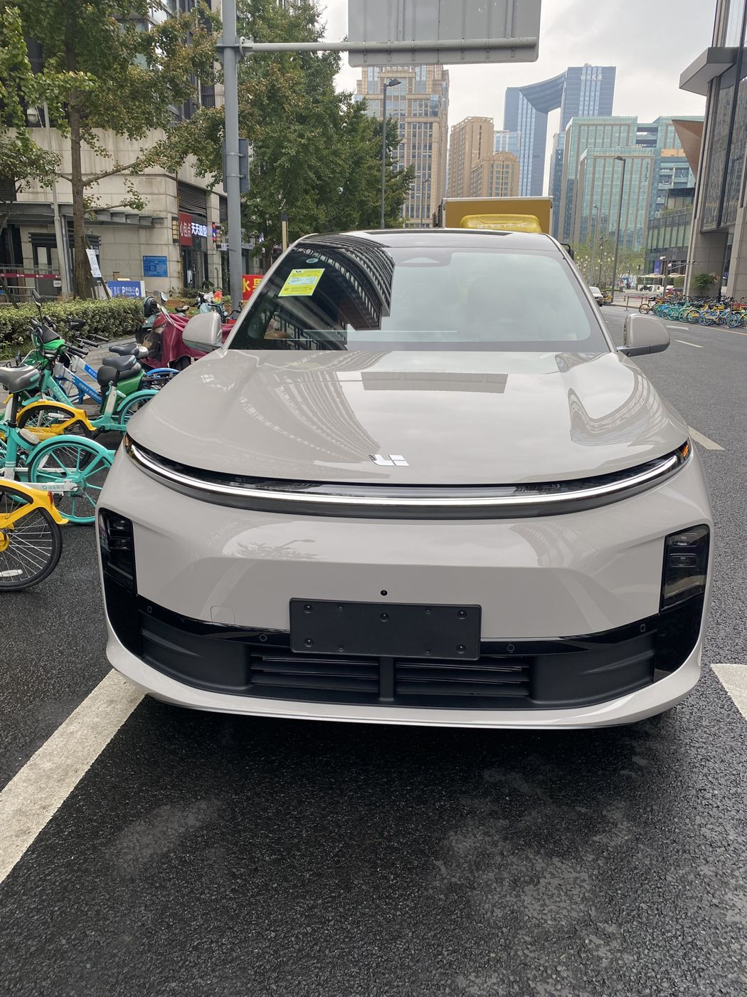 小勐拉99厅 MEGA 高压纯电 MPV